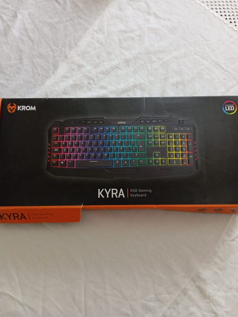 Teclado Krom Kyra RGB