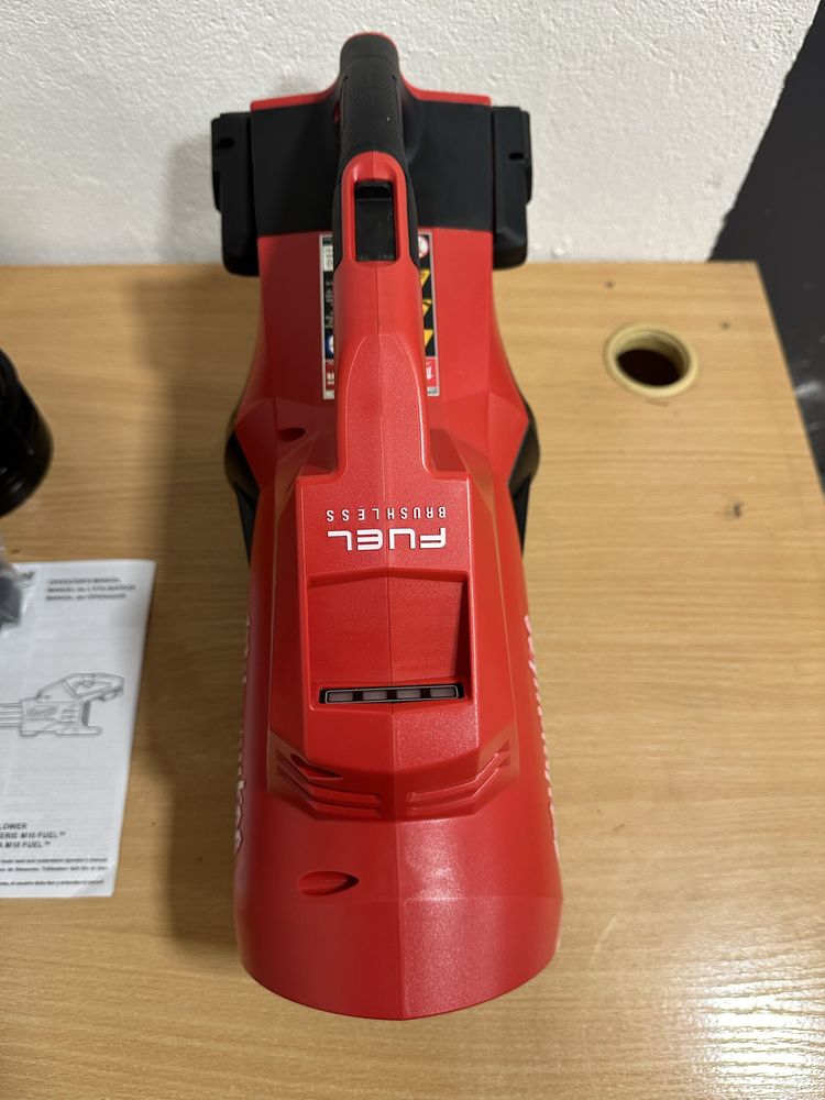 Акумуляторна повітродувка MILWAUKEE 2824-20 M18