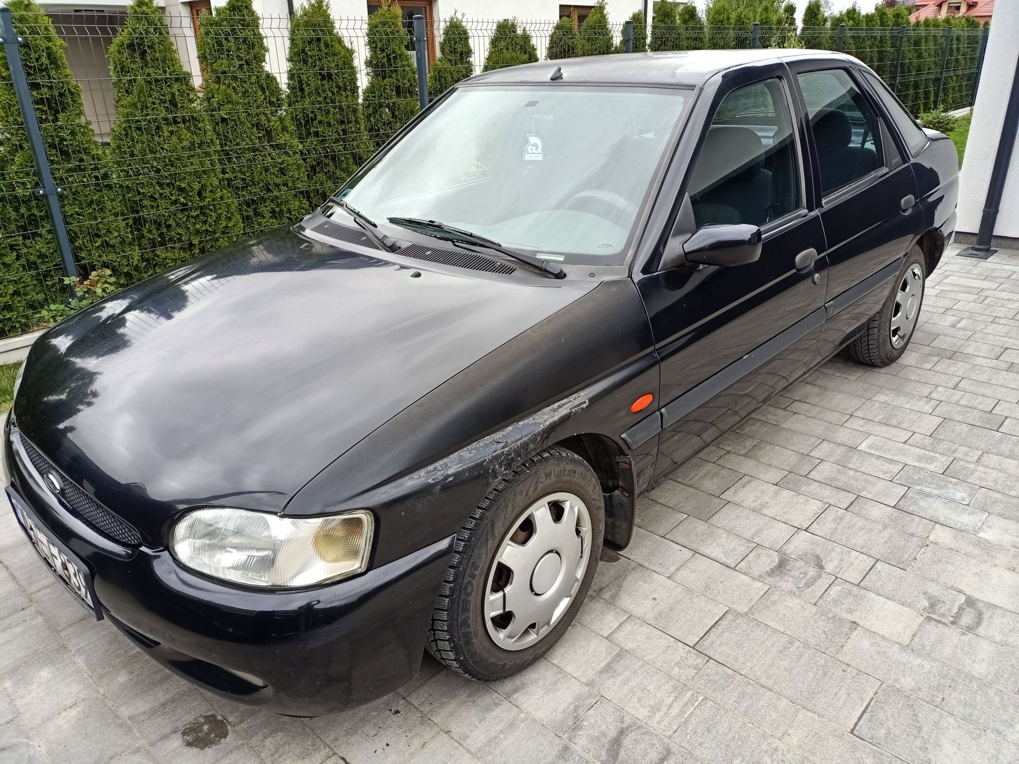 Ford Escort 1.6 benzyna
