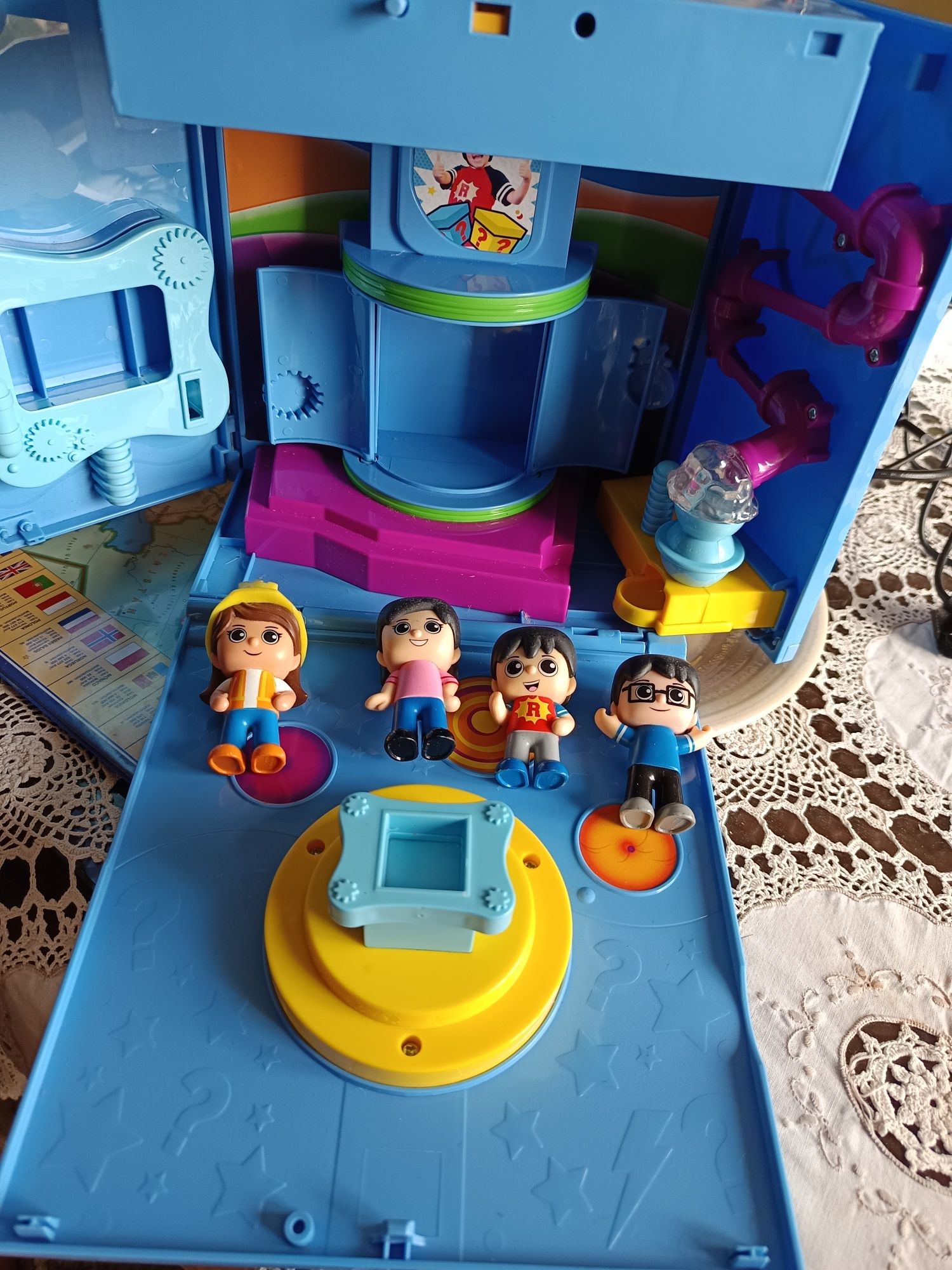 Ryan's master playdate 4 bonecas com caixa