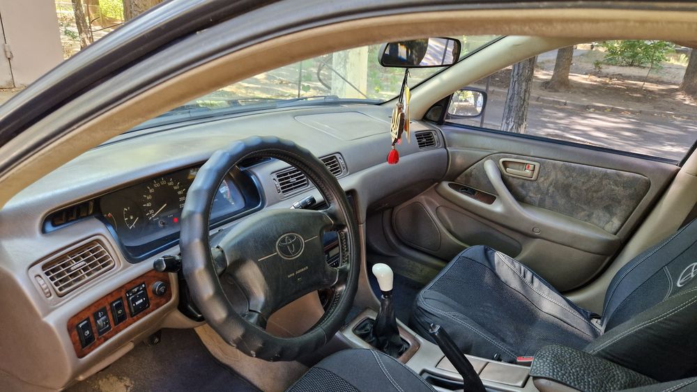 Toyota Camry 20.