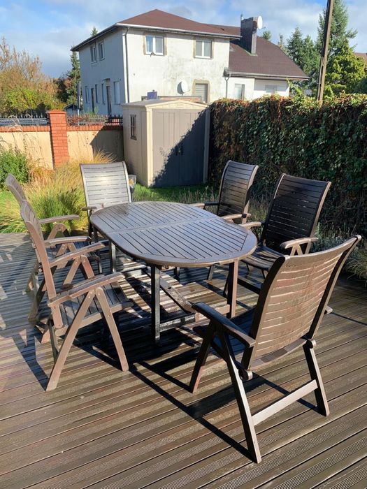 Stół + 6 krzeseł drewnianych + zestaw poduszek – używane