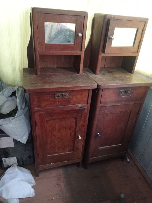 Комоди дерев'яні антикварні