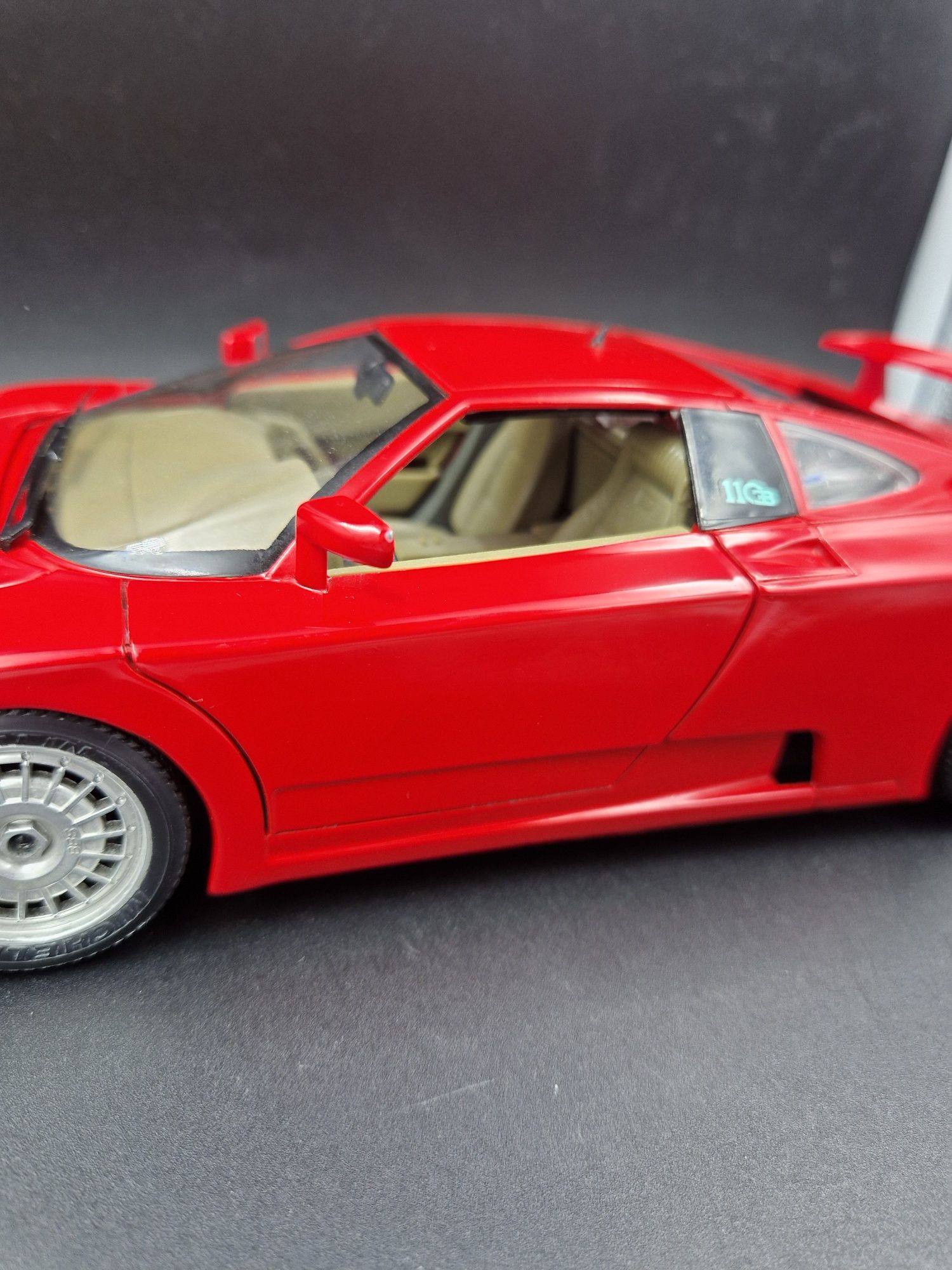 Model 1:18 Bburago Bugatti EB110