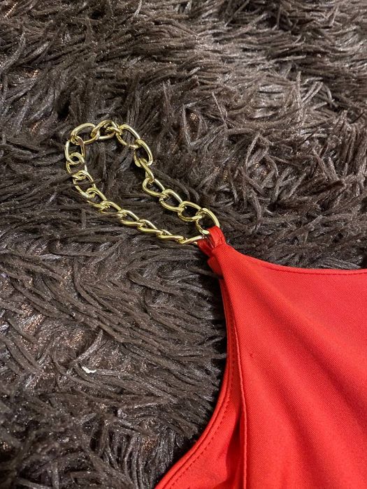 Жіноча облягаюча міні - сукня на ланцюжках