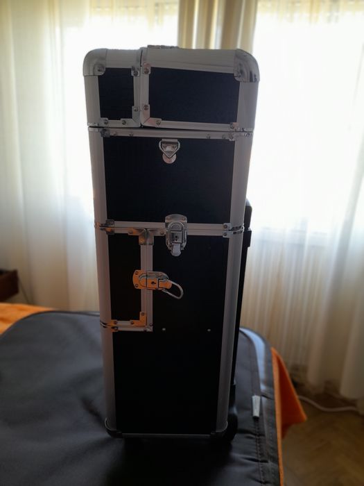 Trolhei mala para maquilhagens ou material cabeleireiro