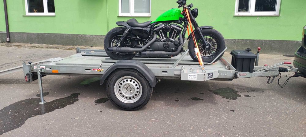 Wypożyczalnia wynajem przyczepy do przewozu motocykli. Transport moto
