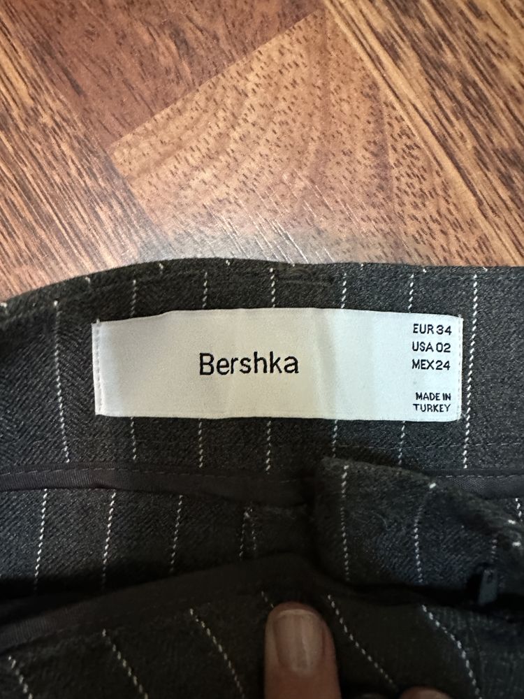 Класичні брюки Bershka