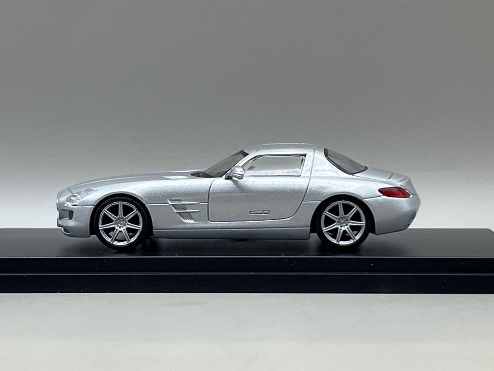 Model 1:43 Mercedes-Benz SLS AMG