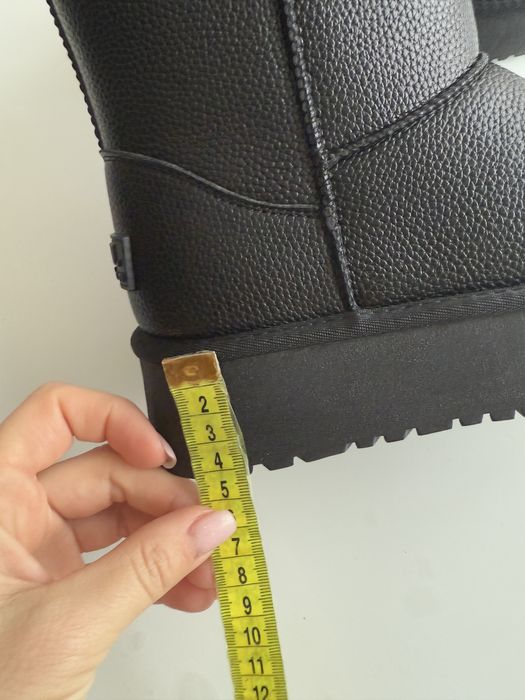 Уггі натуральна шкіра 36-23,5см