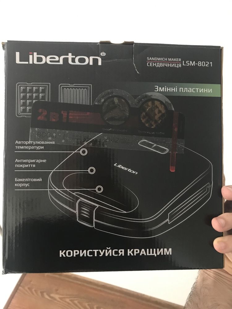 Вафельниця та бутербродниця Liberton Lsm-8022