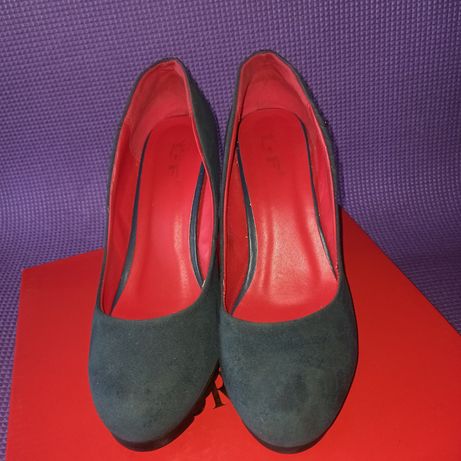 СРОЧНО! Продам недорого женские туфли замшевые 41 размера
