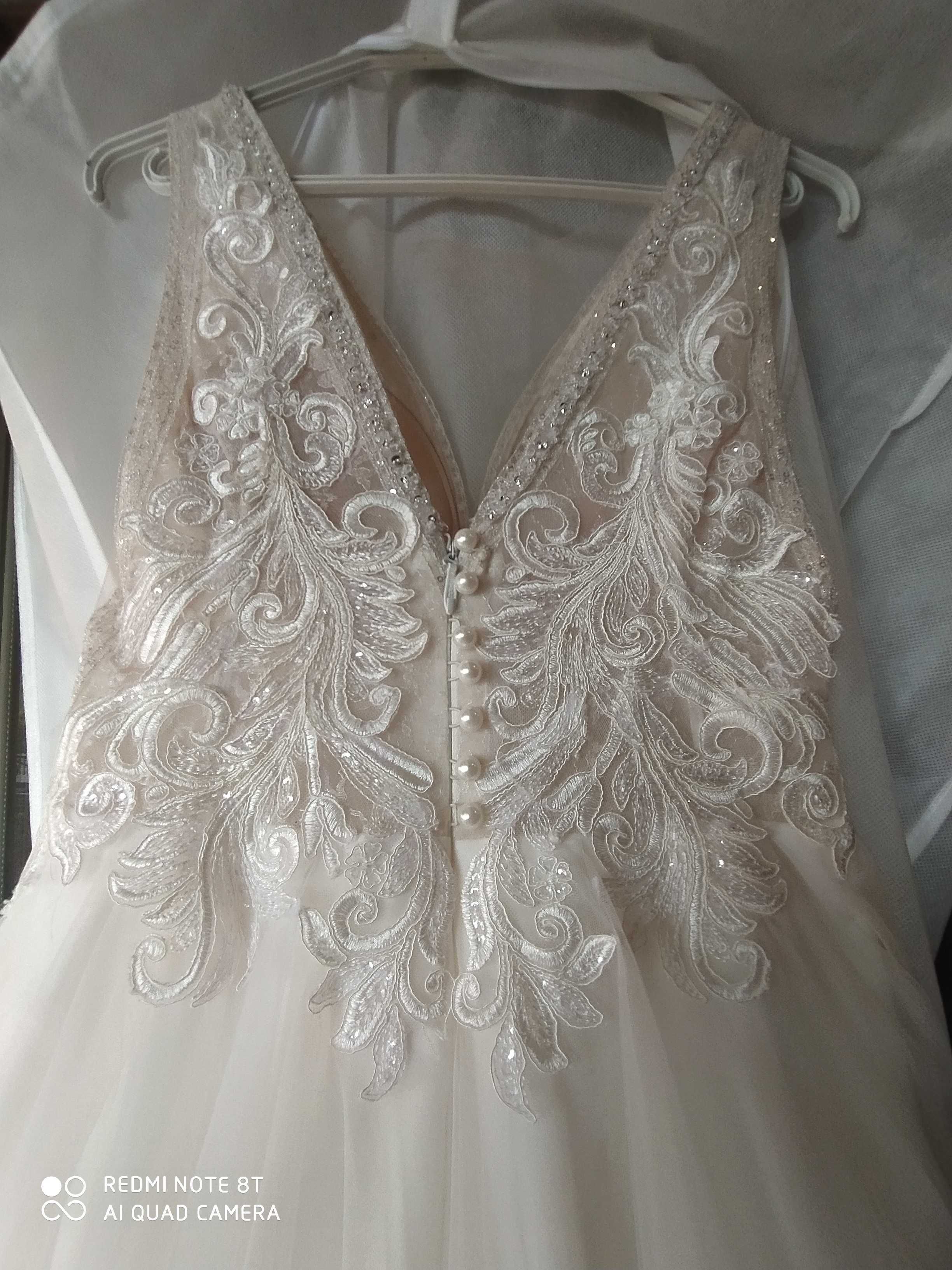Suknia ślubna koronka brzoskwiniowa