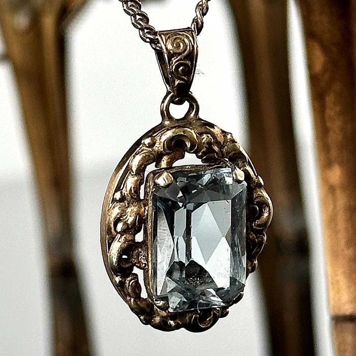 Srebrna przywieszka z Akwamarynem z ok. 1900 roku z srebra próby 835