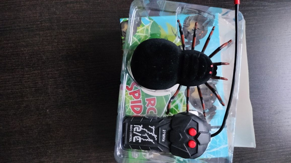 Pająk zdalnie sterowany RC spider