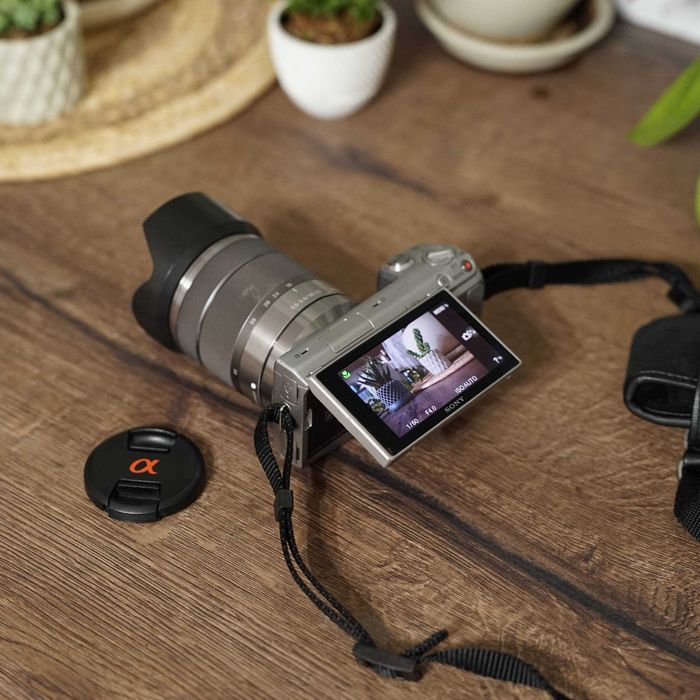 Цифровий фотоапарат Sony NEX-5N + 18-55mm f/3.5-5.6 (1780 кадрів)