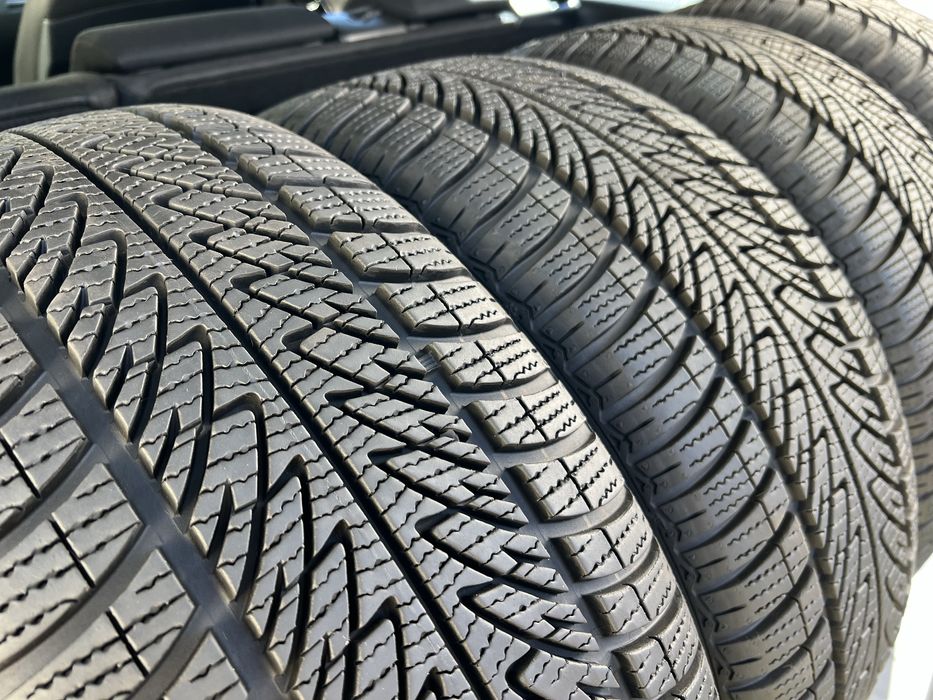 GOODYEAR 225 40 r18 UltraGrip 8 GERMANY 99% протектору ЗИМА комплект