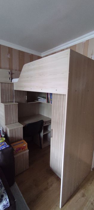 Дитяче двоярусне ліжко