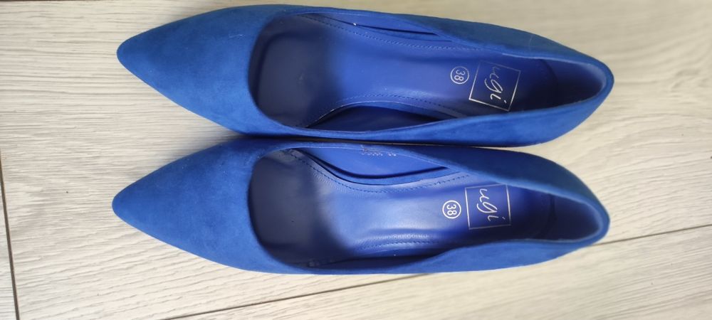 Buty na obcasie rozm 38