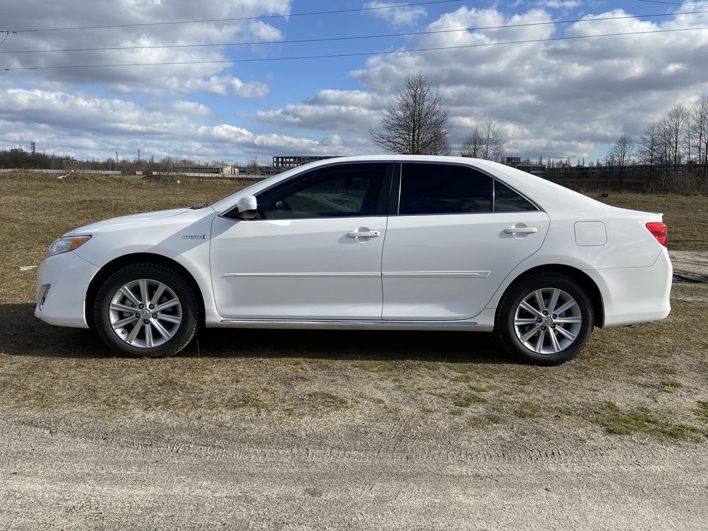 Toyota Camry Hybrid 2013