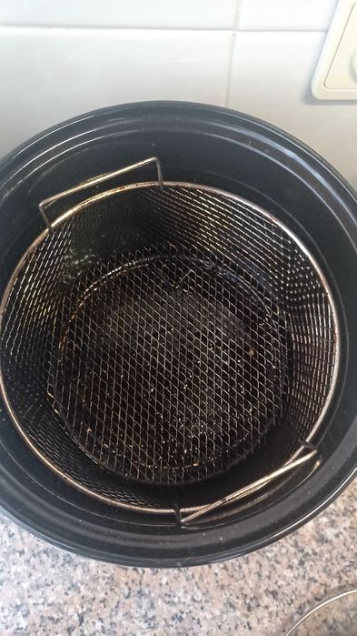 Air fryer usada preta