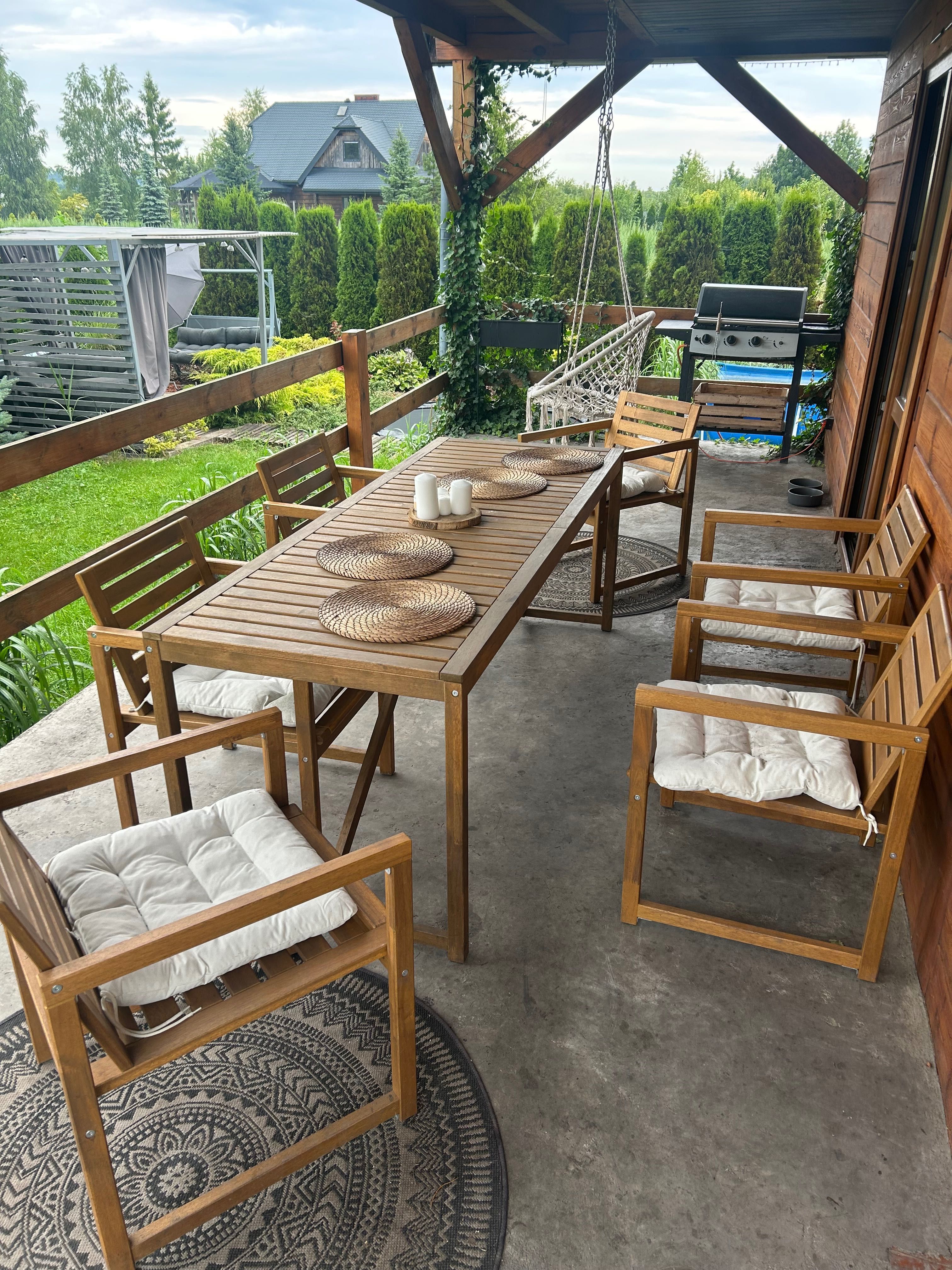 Stół z krzesłami na taras Ikea