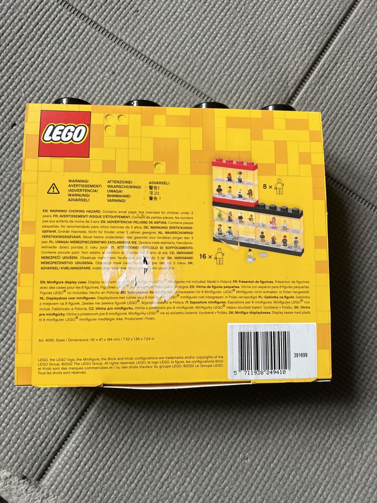 Gablotka lego na min 8 figurek