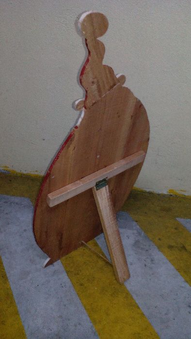 Pai Natal artesanal em madeira.