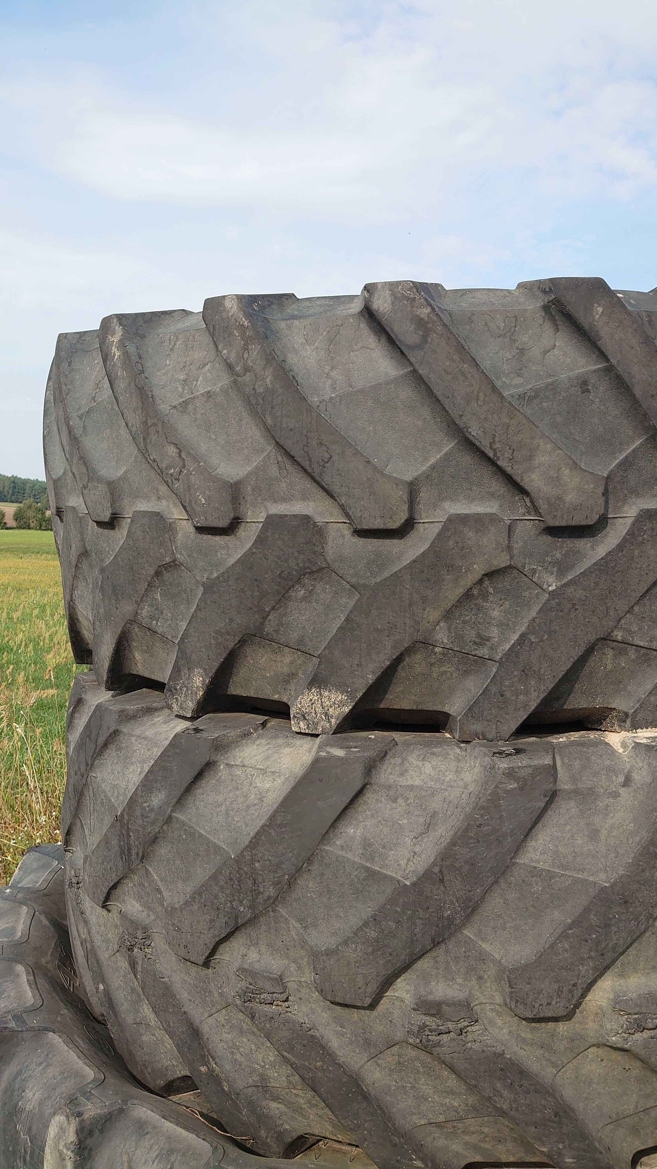 Kpl. Opon rolniczych 600/70r30 tył 710/70r38