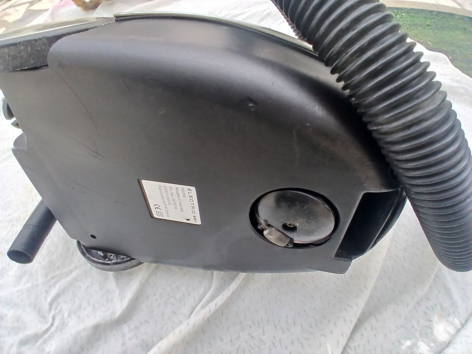 Aspirador Electrolux em bom estado de conservação, com ótimo desempenh