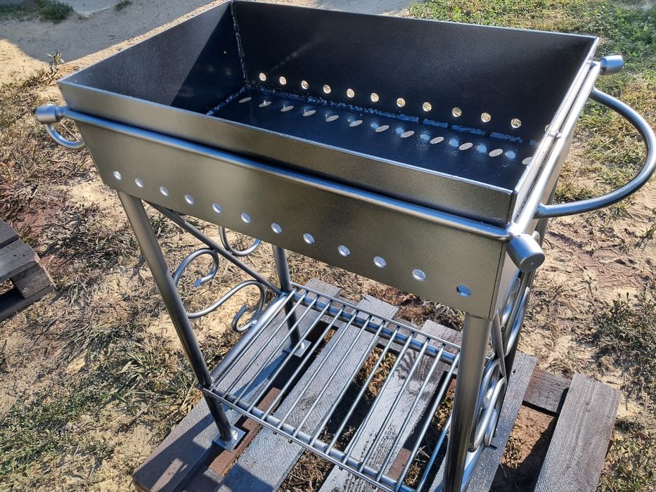 Мангал в наявності.