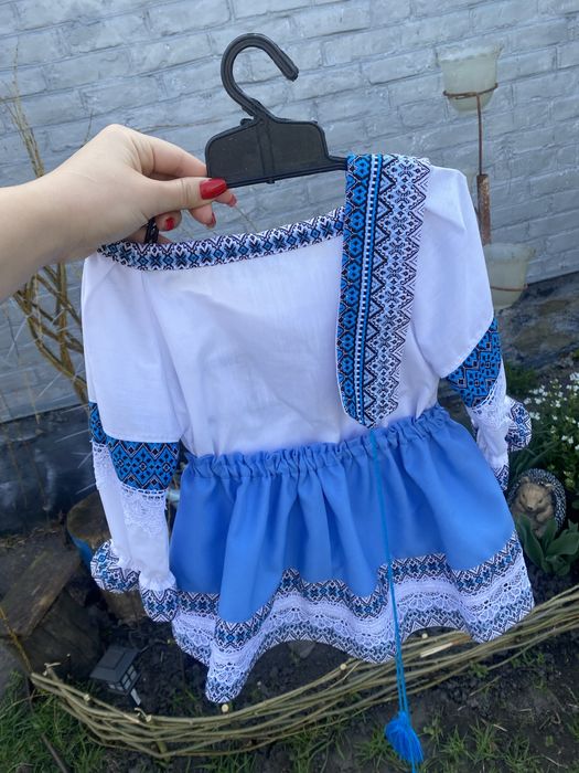 Продам гарну вишиванку на маленьку дівчинку