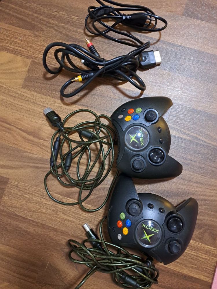 XBox  Microsoft консоль + 2 контролера Оригінал +3 диска