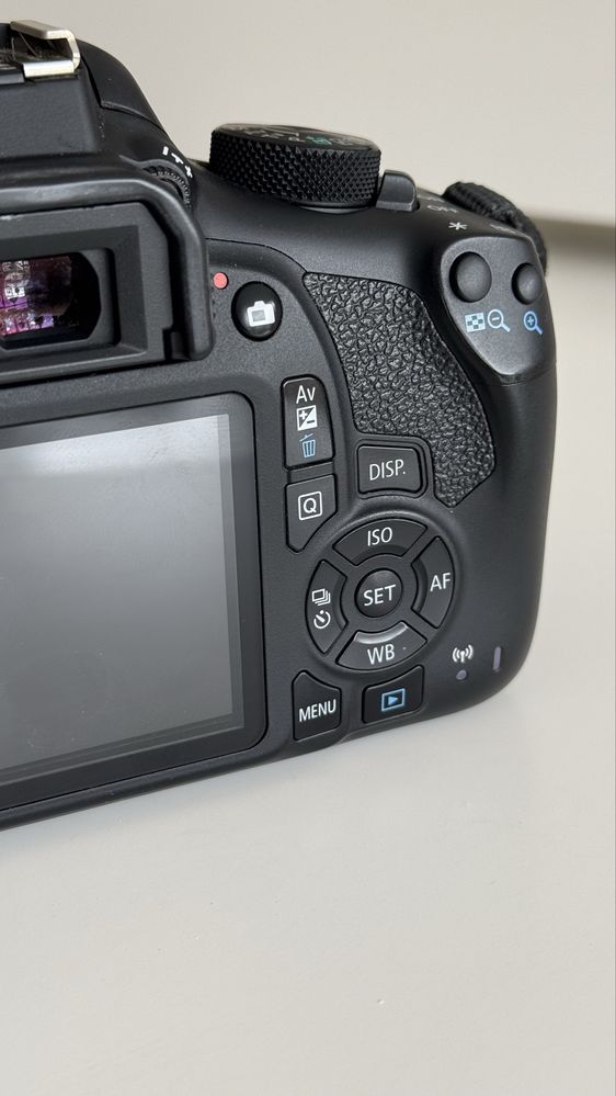 Canon EOS 1300D + Acessorios