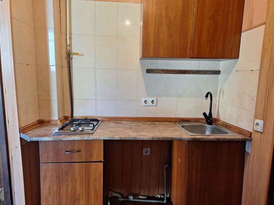 Здам пів будинка