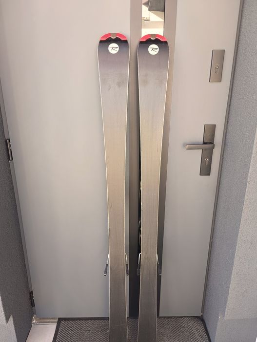 Narty zjazdowe Rossignol