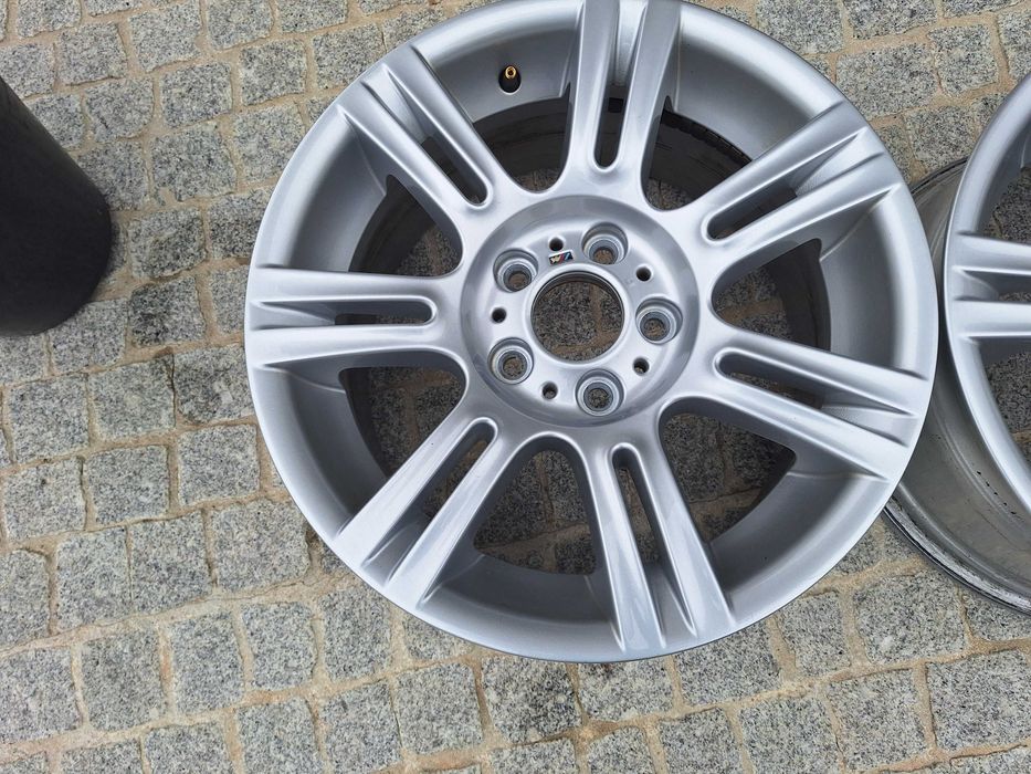 Duas Jantes BMW originais M Style 194 17" (eixo traseiro) - Como Novas