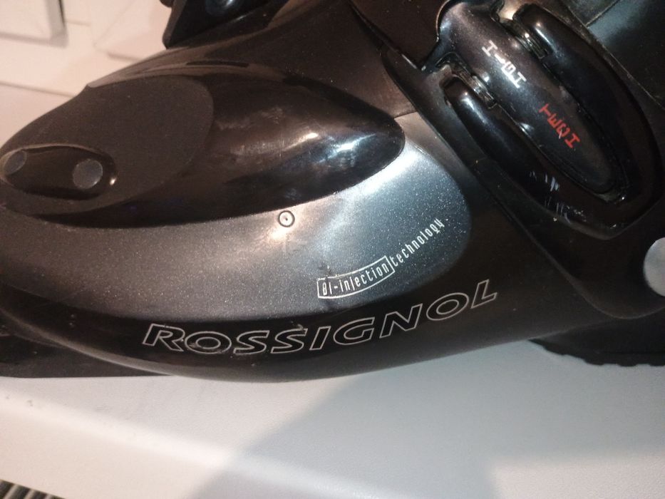 Zestaw - buty narciarskie, kask, gogle, czapka.