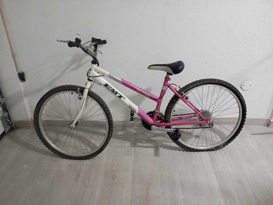 Bicicleta rosa e branca EMT – Roda 26"
