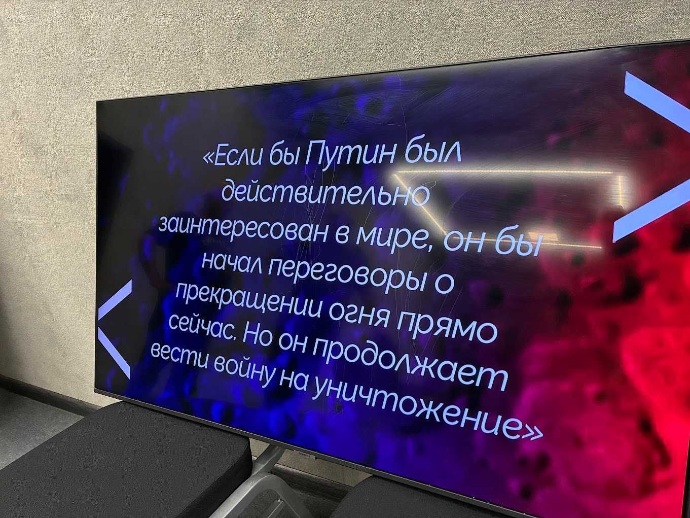 Телевізор Samsung UE50AU7100