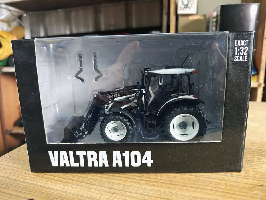 Model Valtra A104 ROS