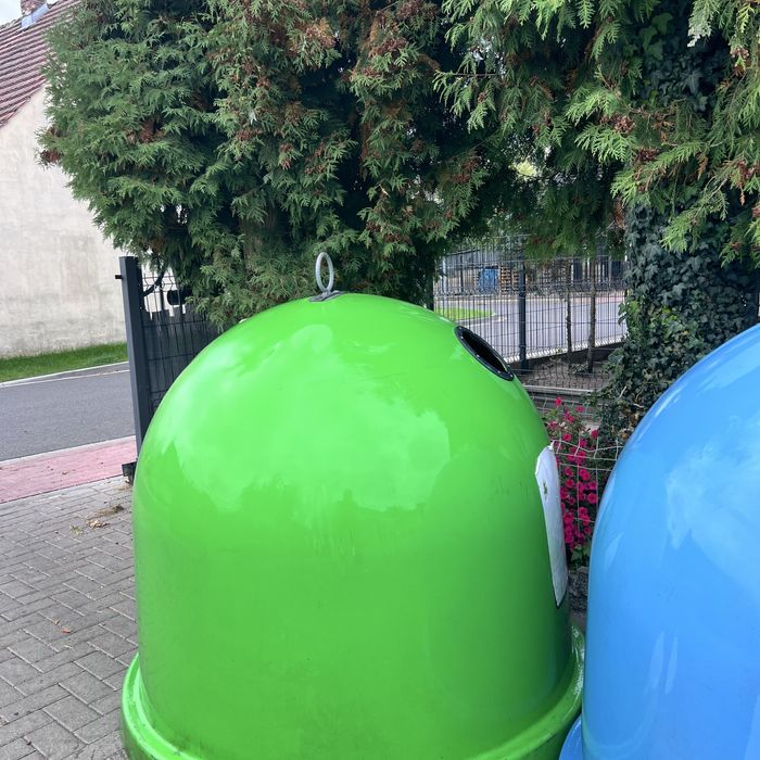 Zestaw pojemników Igloo typu dzwon - niebieski, zielony i żółty 1,5m3