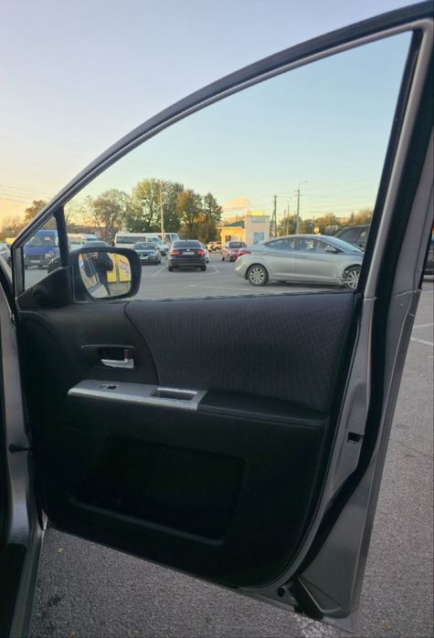 Мазда 5 2006 року з 2.0 дизельним двигуном