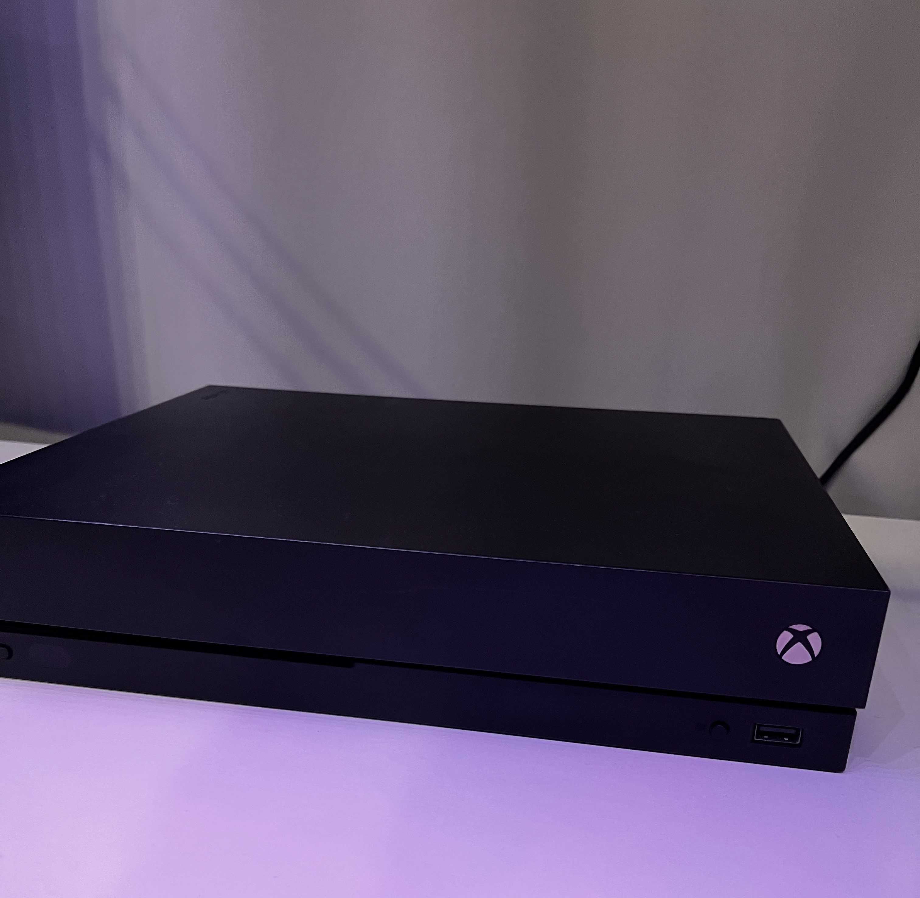 Xbox One X 1TB stan idealny