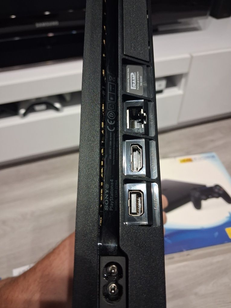 PS4 super stan 500GB (możliwy dowóz)