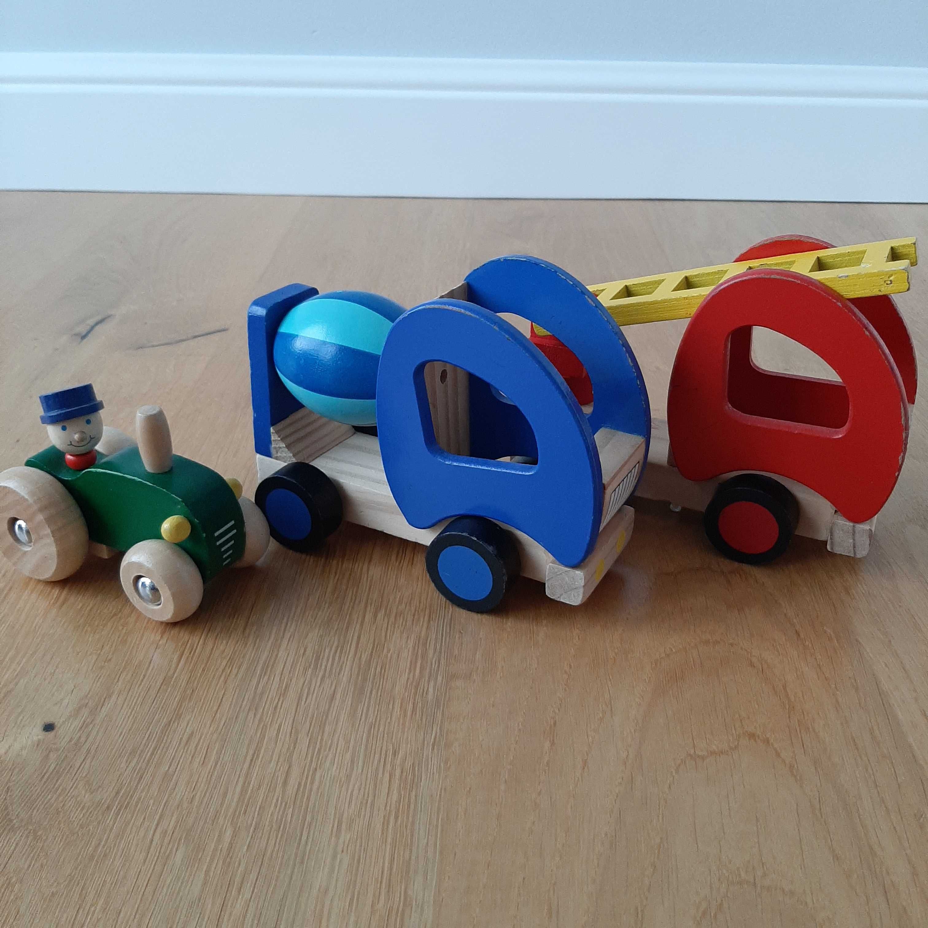 3 drewniane pojazdy, traktor, betoniarka wóz strażacki