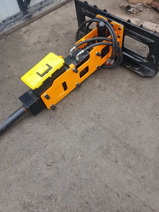 Mlot palownica do ladowarki 250kg wyburzeniowy hydrauliczny Bobcat Jcb