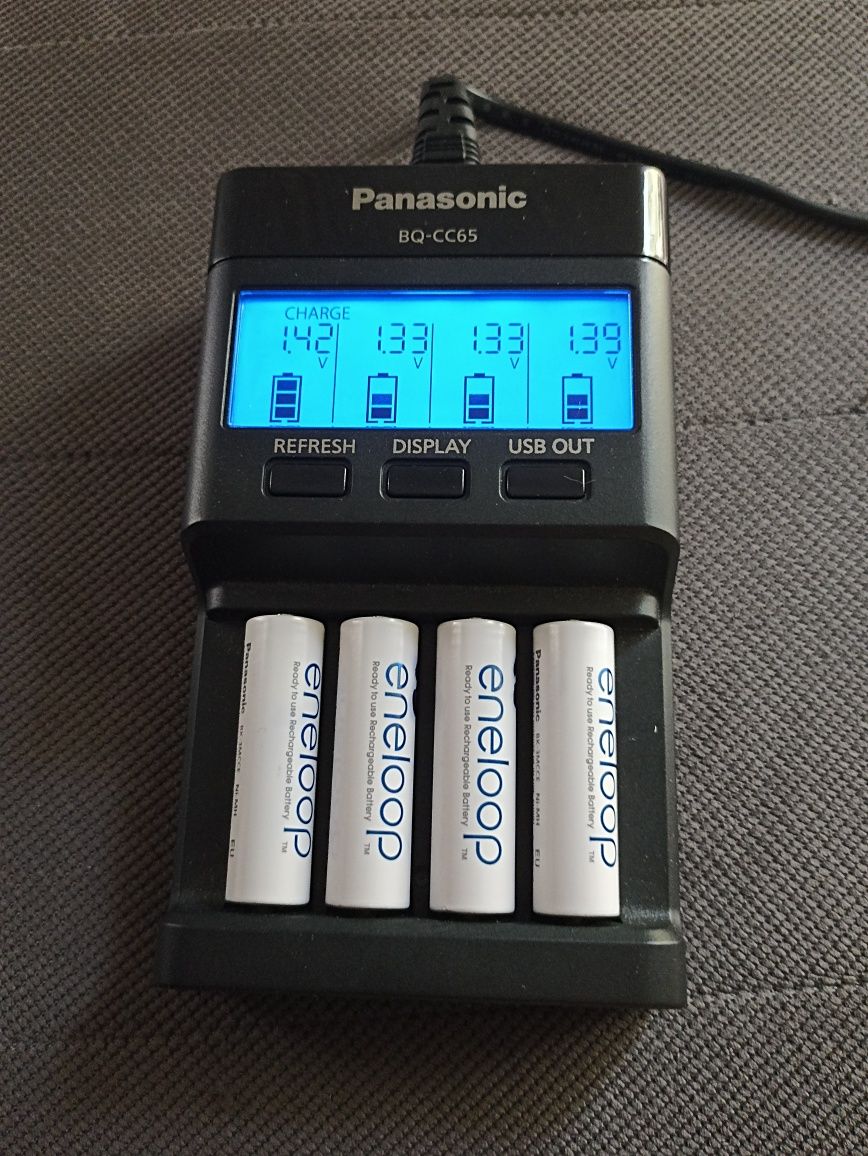 Зарядное устройство Panasonic для аккумуляторов АА,_ААА