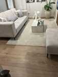 Sofa beige novo com banqueta
