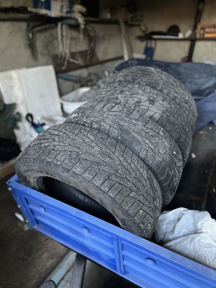 Комплект зимової гуми для позашляховика 245/65 R17